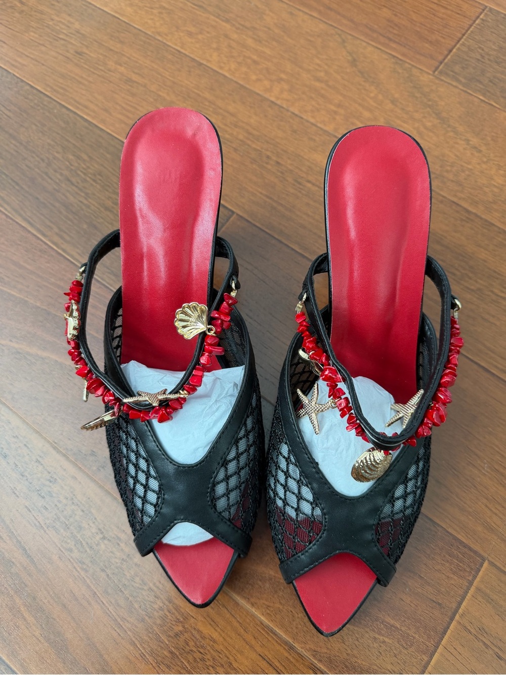 Women’s Black Mesh Red Insole Slide Sandals with Shell Charm